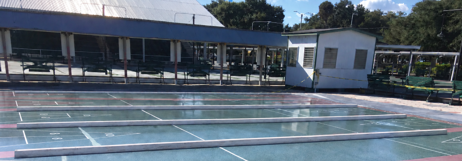 Court shuffleboard dictionary illustration for Bank